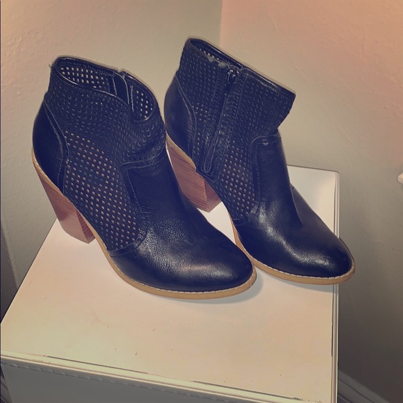 Saks Fifth Avenue Shoes - Saks Fifth Ave black  booties